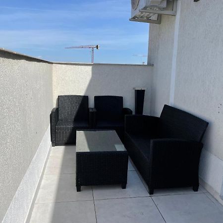 Stunning 2-Room Penthouse With Lakeview W11 Bucharest Exterior photo