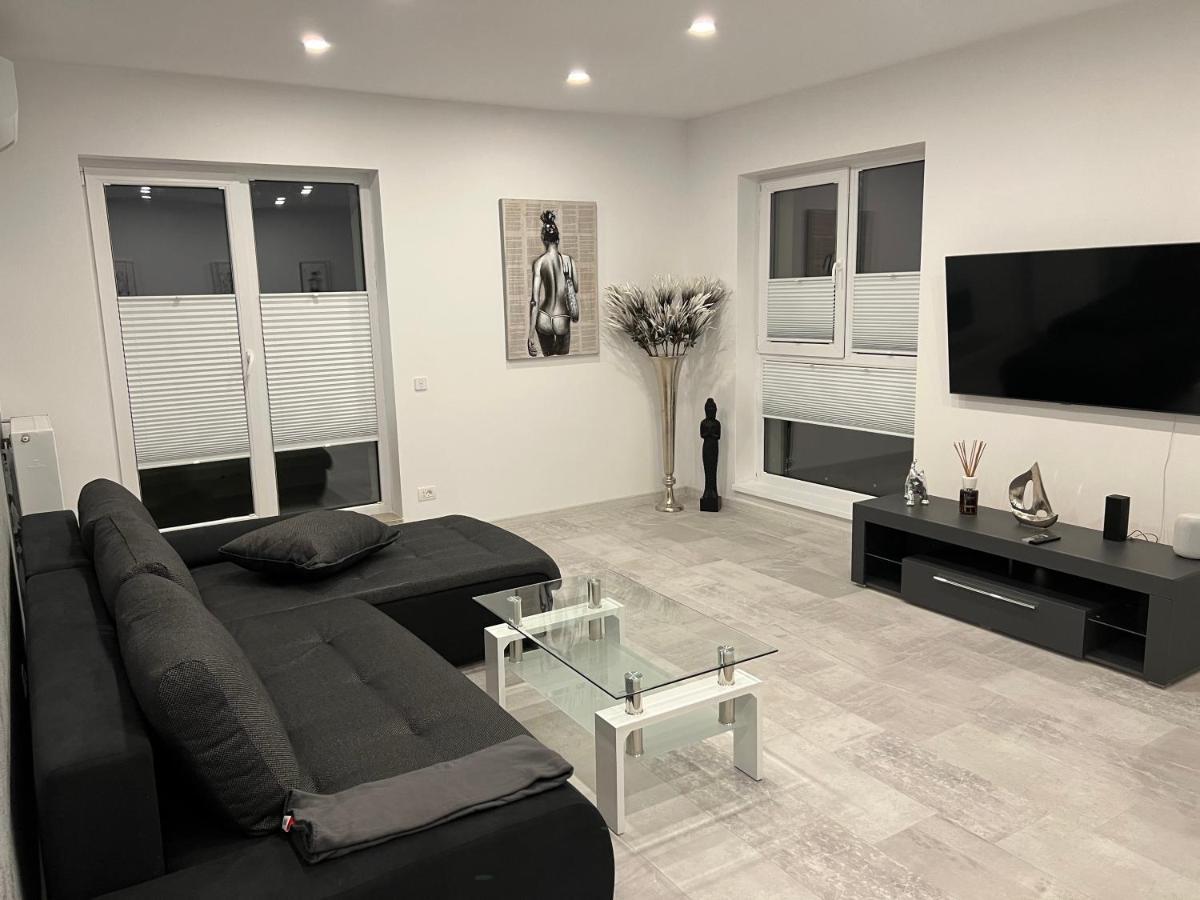 Stunning 2-Room Penthouse With Lakeview W11 Bucharest Exterior photo
