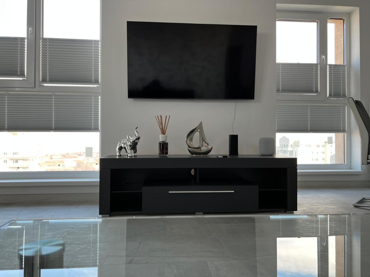 Stunning 2-Room Penthouse With Lakeview W11 Bucharest Exterior photo