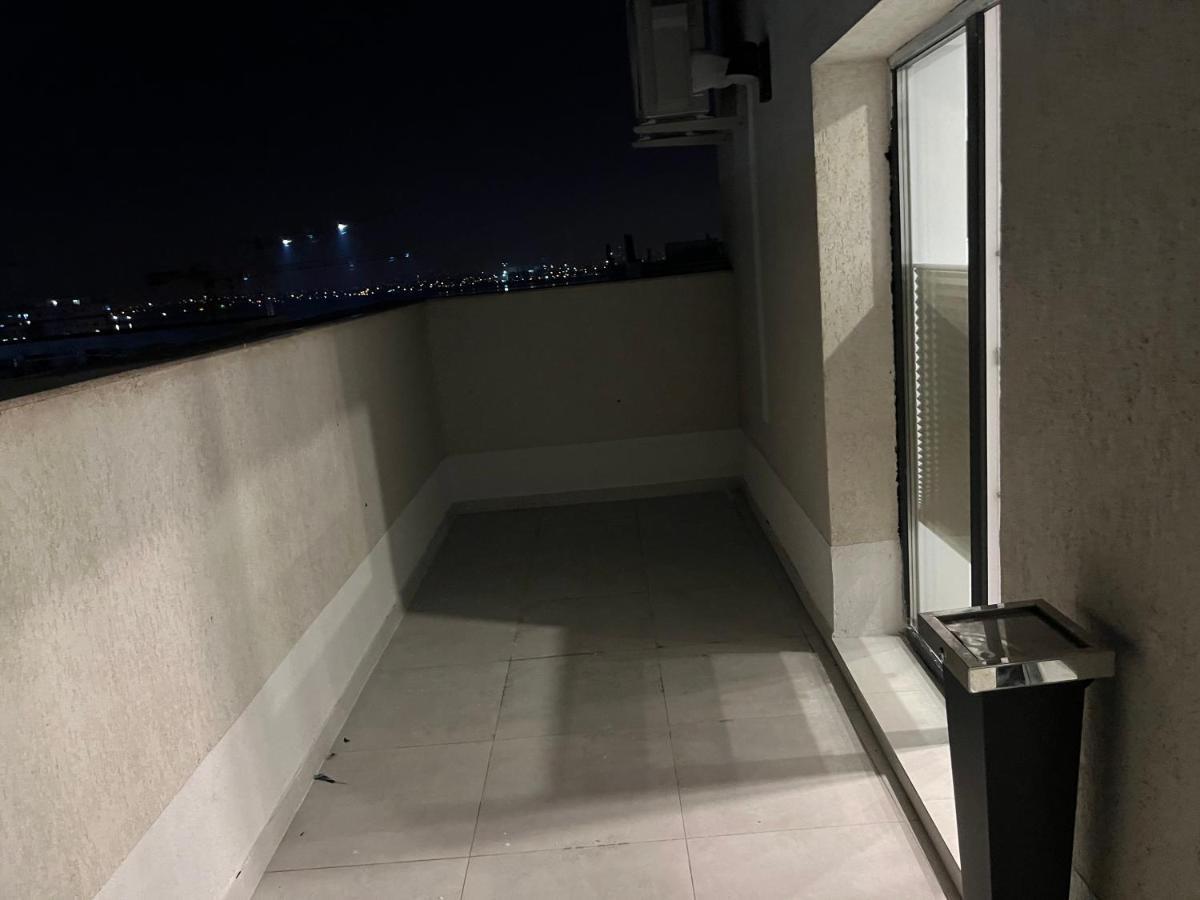 Stunning 2-Room Penthouse With Lakeview W11 Bucharest Exterior photo