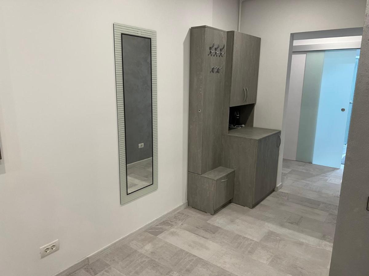 Stunning 2-Room Penthouse With Lakeview W11 Bucharest Exterior photo