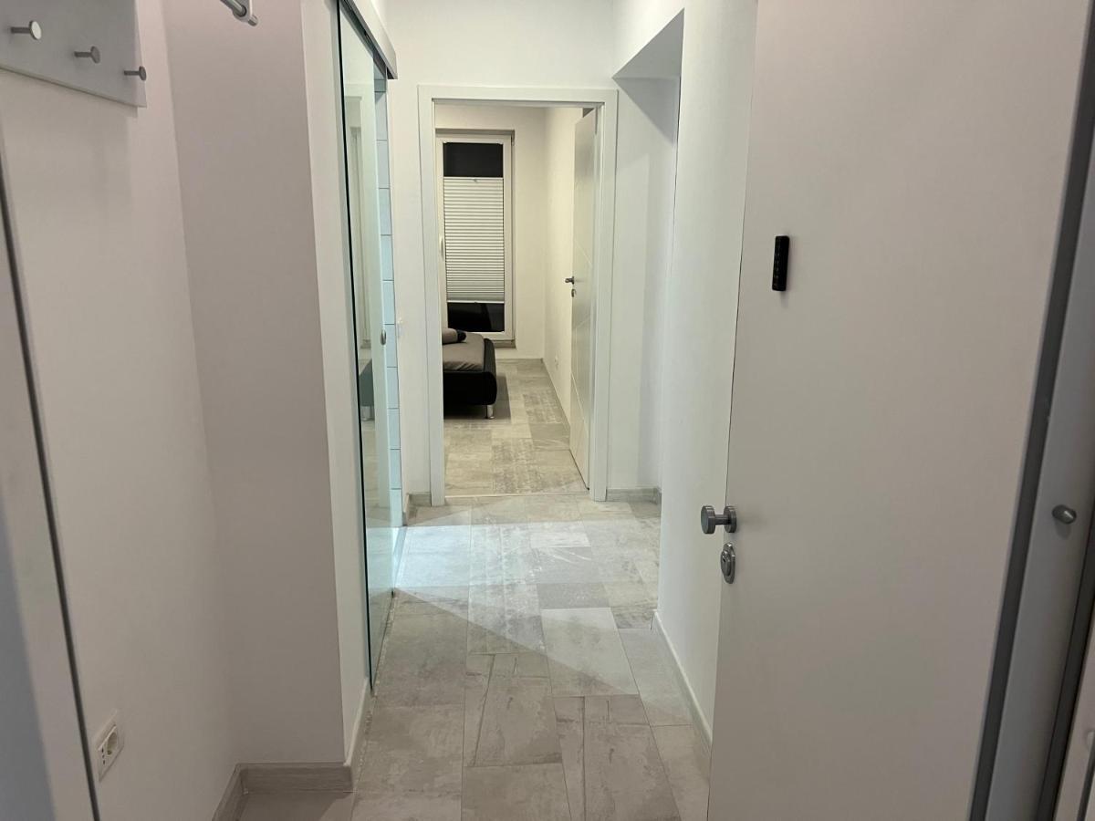 Stunning 2-Room Penthouse With Lakeview W11 Bucharest Exterior photo