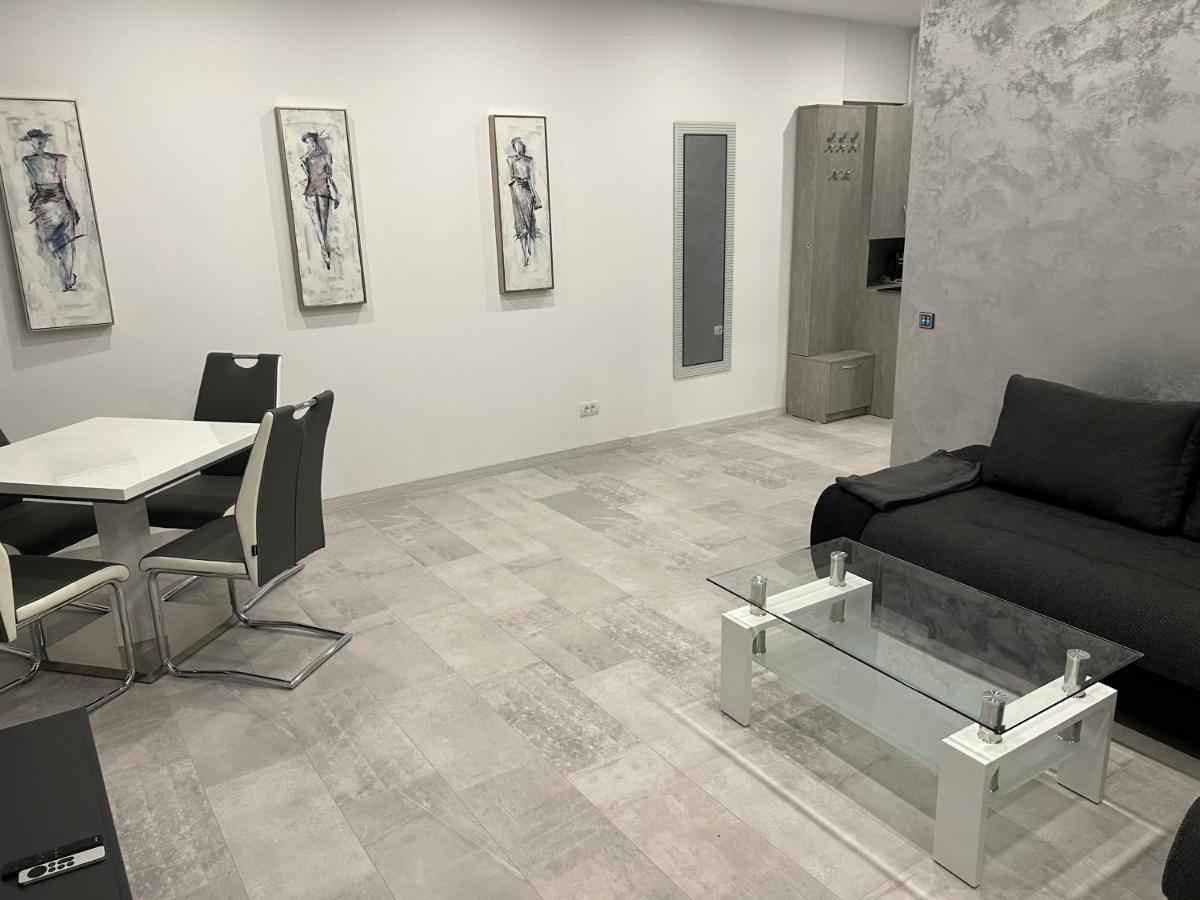 Stunning 2-Room Penthouse With Lakeview W11 Bucharest Exterior photo