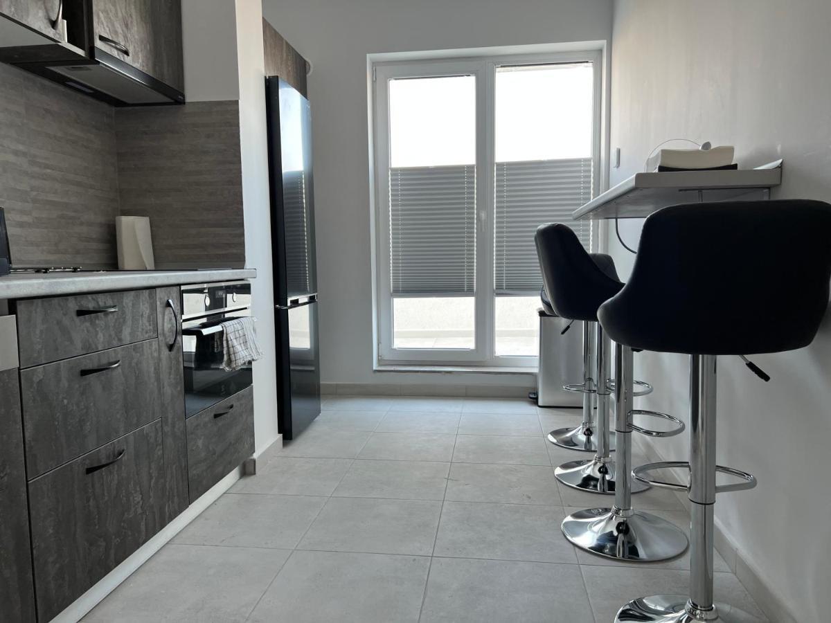 Stunning 2-Room Penthouse With Lakeview W11 Bucharest Exterior photo