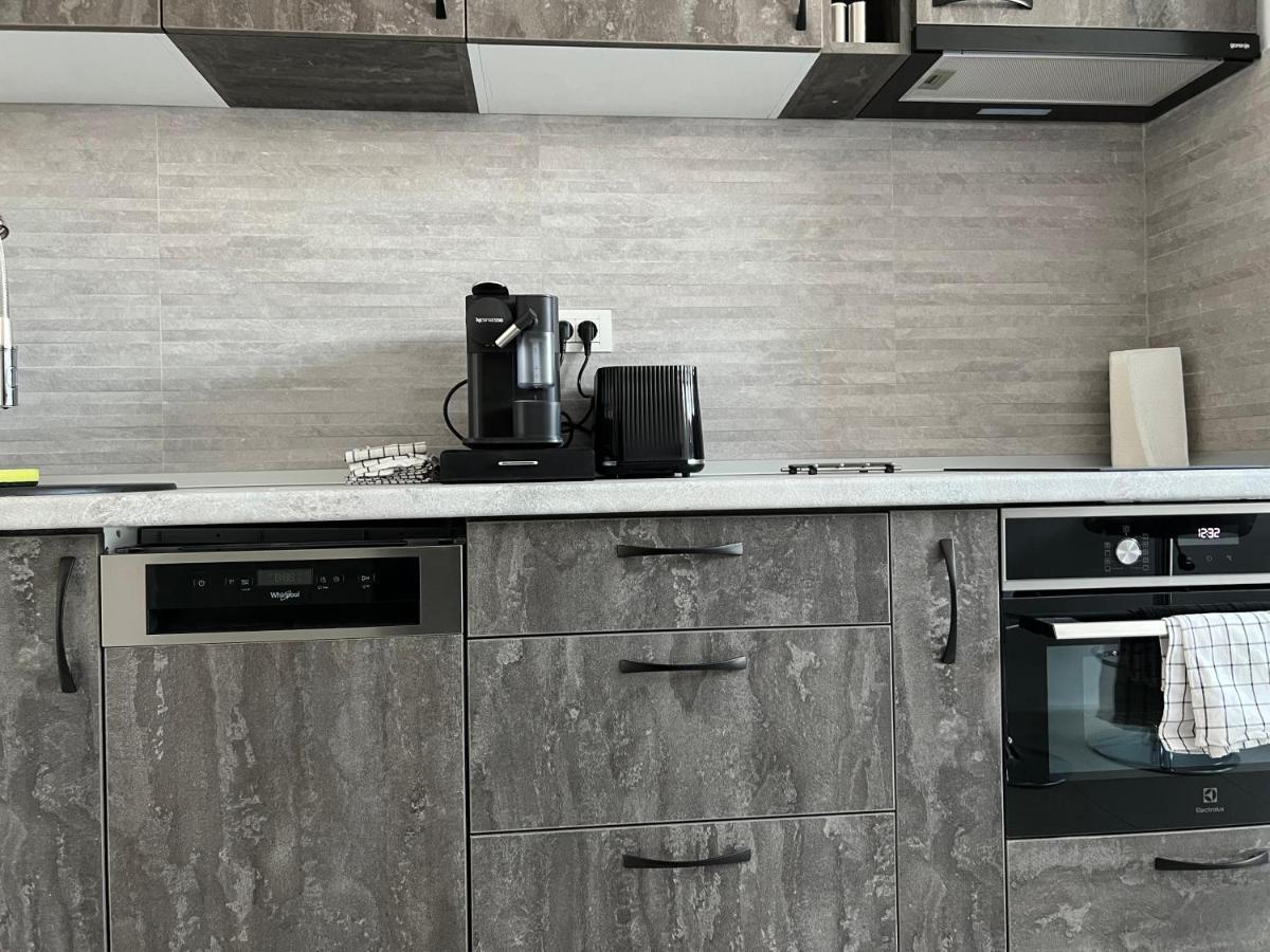 Stunning 2-Room Penthouse With Lakeview W11 Bucharest Exterior photo