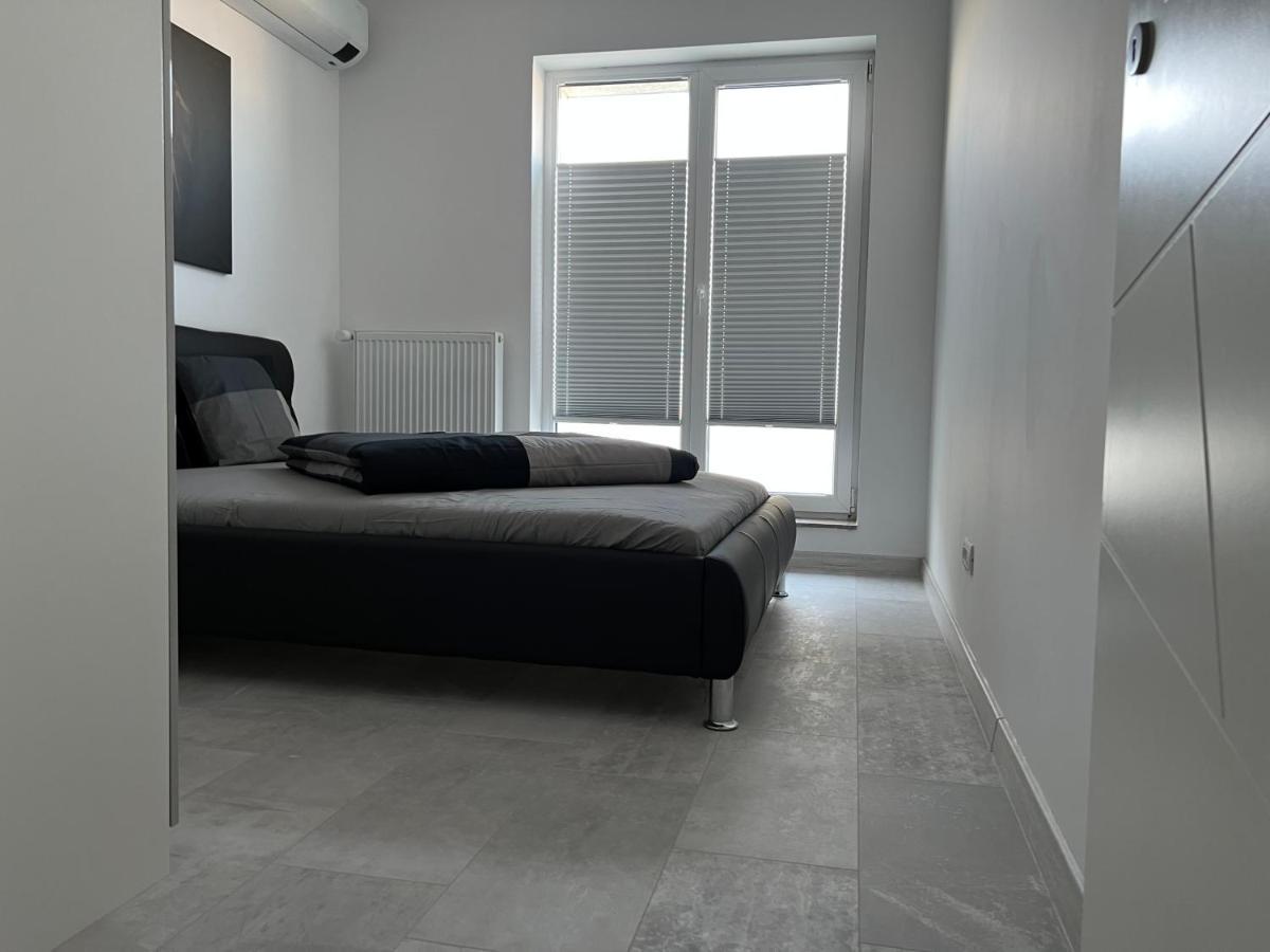Stunning 2-Room Penthouse With Lakeview W11 Bucharest Exterior photo