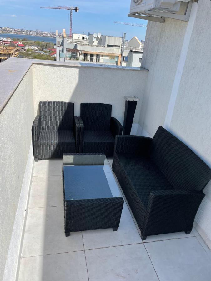 Stunning 2-Room Penthouse With Lakeview W11 Bucharest Exterior photo